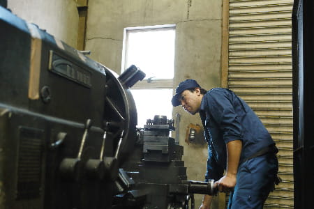 汎用旋盤（大型・小型）